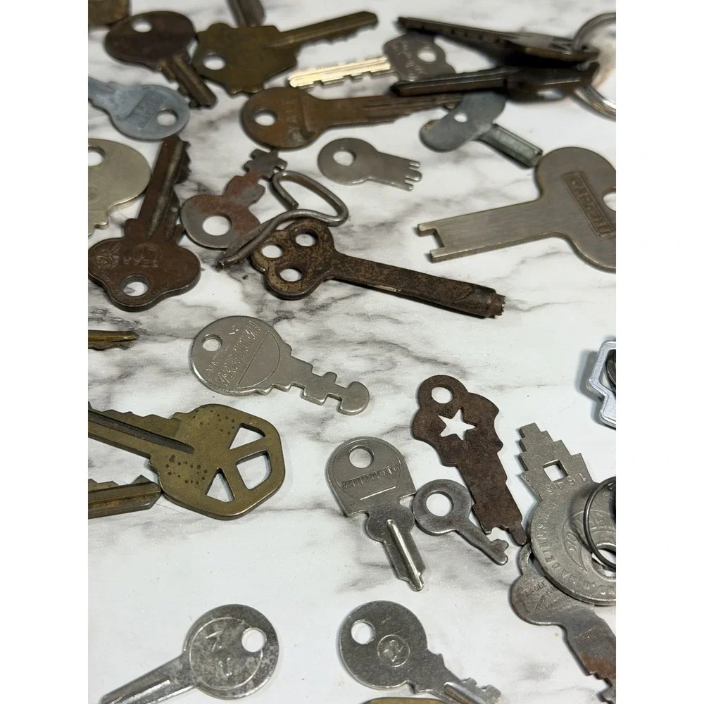 VTG KEYS 113 OVER 1LB~ GM, HOUSE, MASTER, VW, SAMSONITE, CHICAGO LOCK ETC (2593)